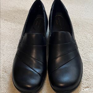 Clarks May Marigold Clogs - size 11